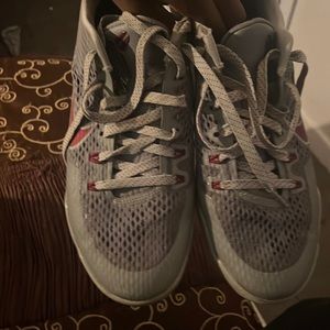 grey and maroon kobes
